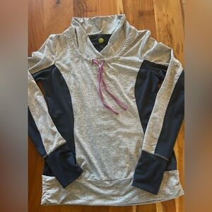 Kiwi Kate Gray Long Sleeve Thumbholes Activewear Athletic Pullover Top Size M